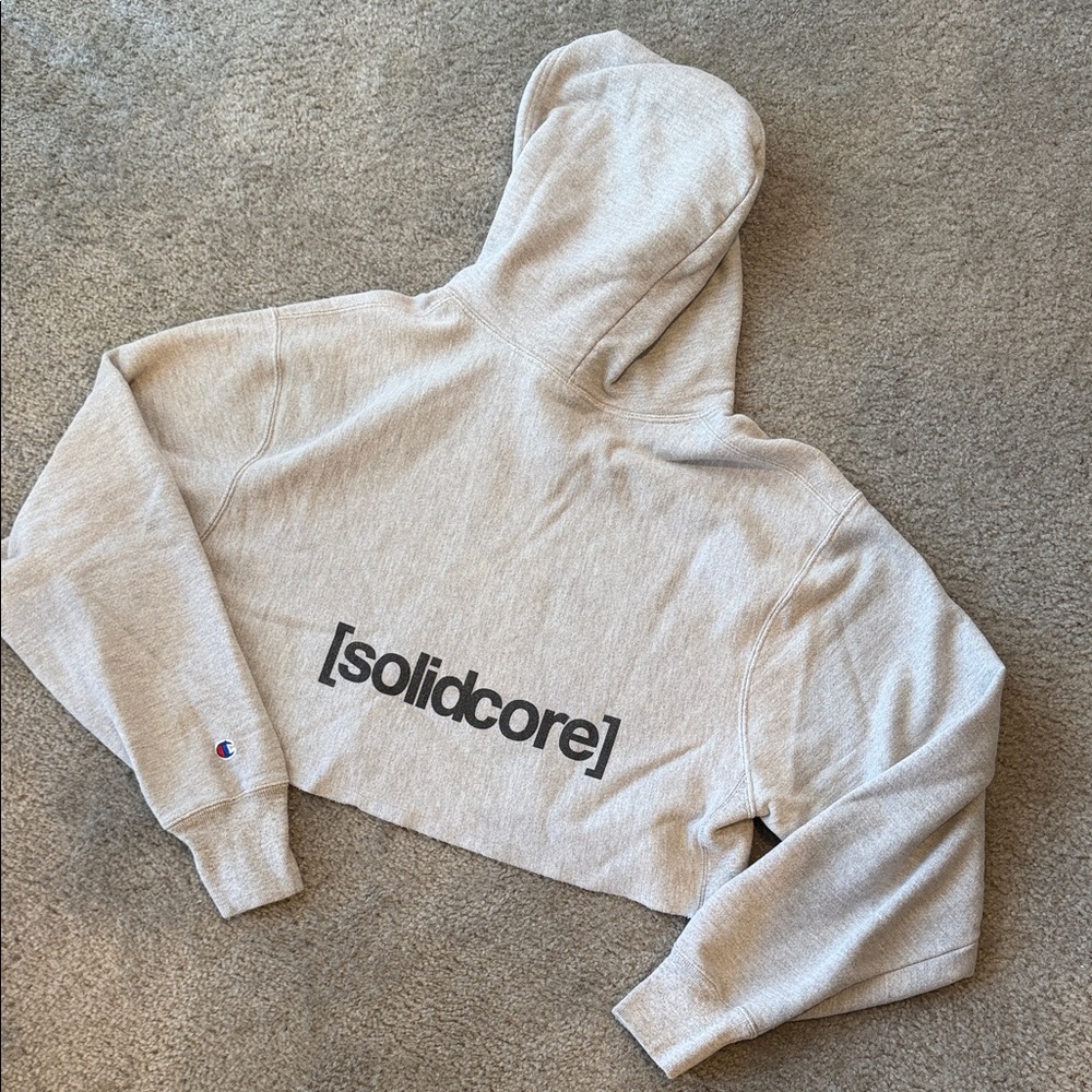 [solidcore] cropped hoodie